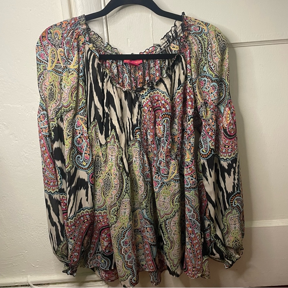 Women’s Wild Paisley Pleated Peasant Large Top
